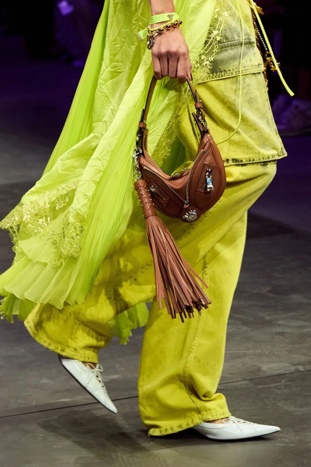 2023年春夏什么样的鞋、包会流行,米兰时装周都已经告诉你了!休闲区蓝鸢梦想 - Www.slyday.coM 2023年春夏什么样的鞋、包会流行,米兰时装周都已经告诉你了!休闲区蓝鸢梦想 - Www.slyday.coM