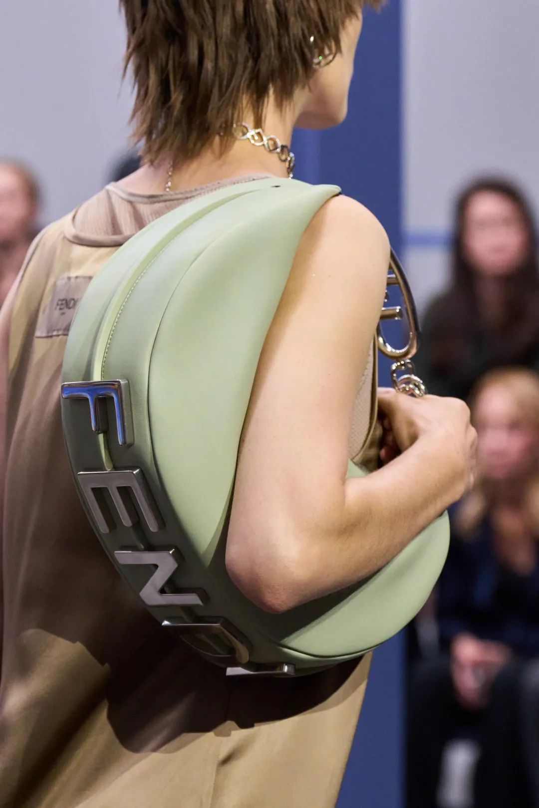 2023年春夏什么样的鞋、包会流行,米兰时装周都已经告诉你了!休闲区蓝鸢梦想 - Www.slyday.coM 2023年春夏什么样的鞋、包会流行,米兰时装周都已经告诉你了!休闲区蓝鸢梦想 - Www.slyday.coM