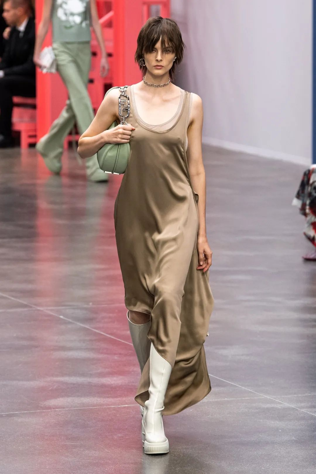 2023年春夏什么样的鞋、包会流行,米兰时装周都已经告诉你了!休闲区蓝鸢梦想 - Www.slyday.coM 2023年春夏什么样的鞋、包会流行,米兰时装周都已经告诉你了!休闲区蓝鸢梦想 - Www.slyday.coM