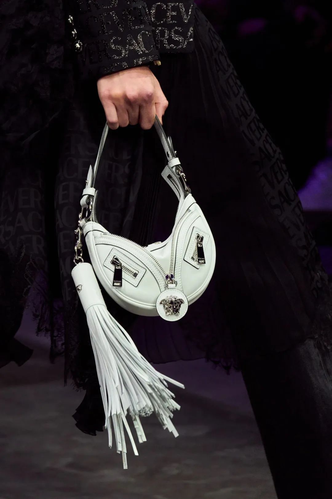 2023年春夏什么样的鞋、包会流行,米兰时装周都已经告诉你了!休闲区蓝鸢梦想 - Www.slyday.coM 2023年春夏什么样的鞋、包会流行,米兰时装周都已经告诉你了!休闲区蓝鸢梦想 - Www.slyday.coM