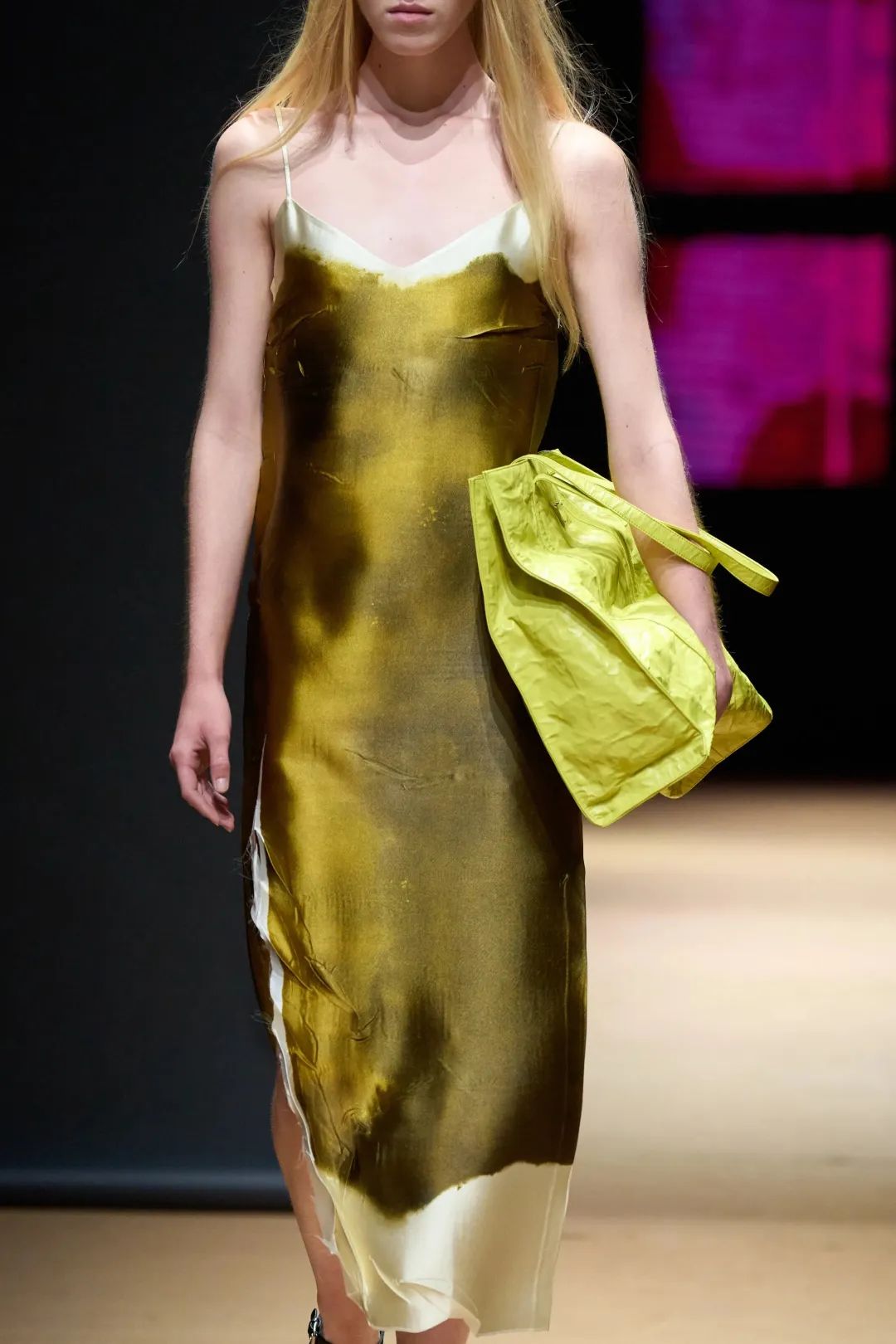 2023年春夏什么样的鞋、包会流行,米兰时装周都已经告诉你了!休闲区蓝鸢梦想 - Www.slyday.coM 2023年春夏什么样的鞋、包会流行,米兰时装周都已经告诉你了!休闲区蓝鸢梦想 - Www.slyday.coM