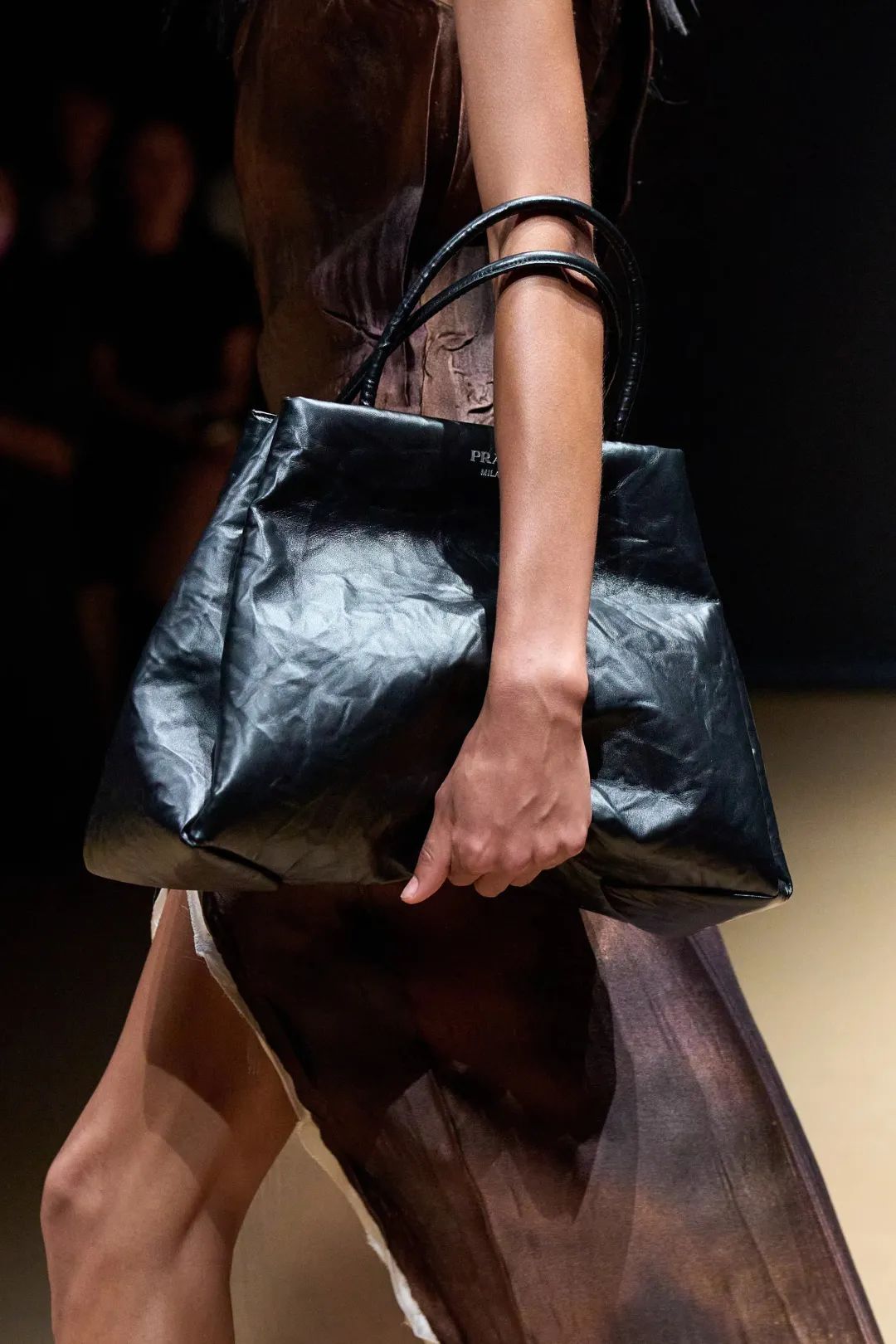 2023年春夏什么样的鞋、包会流行,米兰时装周都已经告诉你了!休闲区蓝鸢梦想 - Www.slyday.coM 2023年春夏什么样的鞋、包会流行,米兰时装周都已经告诉你了!休闲区蓝鸢梦想 - Www.slyday.coM