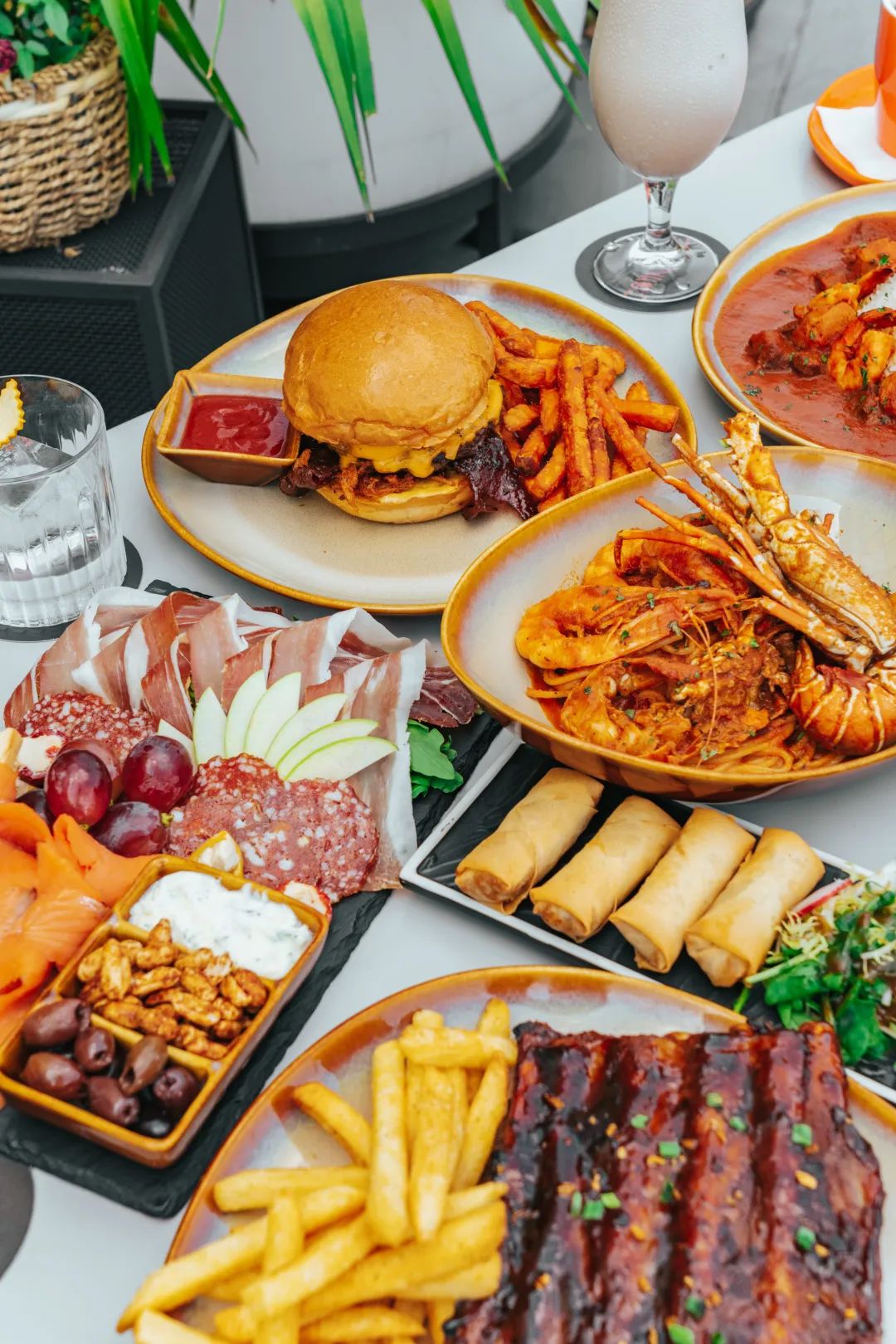 为什么这家帝都爆火餐吧的秋日大餐能让人如此上头?|TO探店休闲区蓝鸢梦想 - Www.slyday.coM 为什么这家帝都爆火餐吧的秋日大餐能让人如此上头?|TO探店休闲区蓝鸢梦想 - Www.slyday.coM