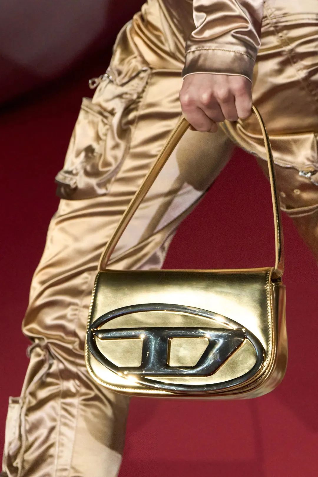 2023年春夏什么样的鞋、包会流行,米兰时装周都已经告诉你了!休闲区蓝鸢梦想 - Www.slyday.coM 2023年春夏什么样的鞋、包会流行,米兰时装周都已经告诉你了!休闲区蓝鸢梦想 - Www.slyday.coM