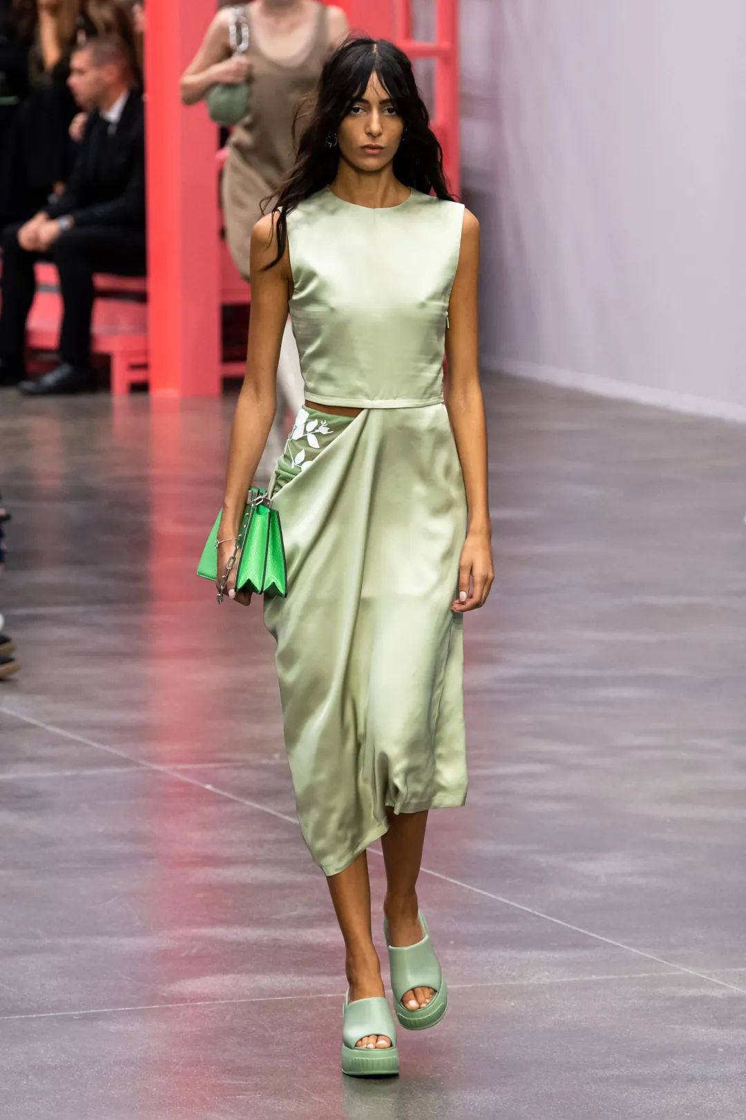 2023年春夏什么样的鞋、包会流行,米兰时装周都已经告诉你了!休闲区蓝鸢梦想 - Www.slyday.coM 2023年春夏什么样的鞋、包会流行,米兰时装周都已经告诉你了!休闲区蓝鸢梦想 - Www.slyday.coM