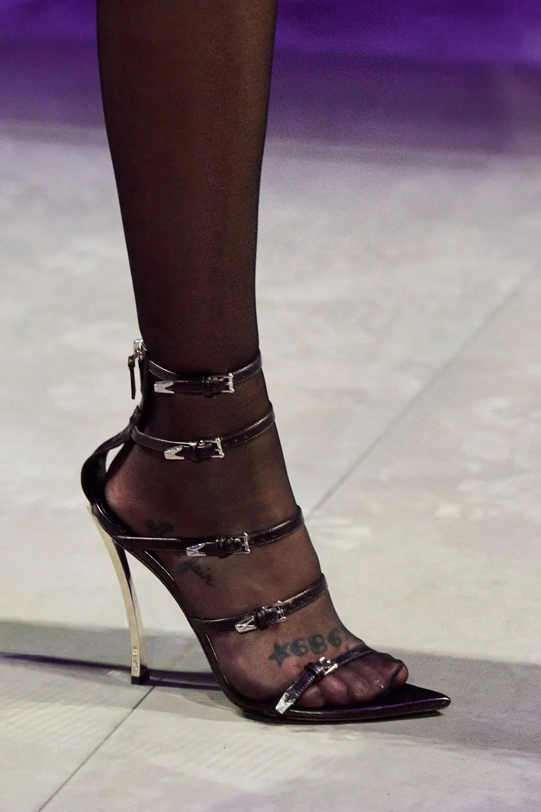 2023年春夏什么样的鞋、包会流行,米兰时装周都已经告诉你了!休闲区蓝鸢梦想 - Www.slyday.coM 2023年春夏什么样的鞋、包会流行,米兰时装周都已经告诉你了!休闲区蓝鸢梦想 - Www.slyday.coM