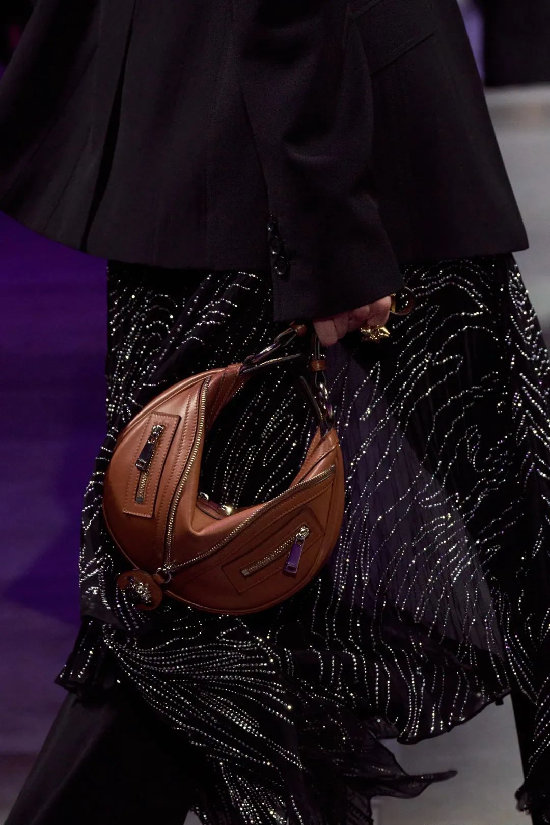 2023年春夏什么样的鞋、包会流行,米兰时装周都已经告诉你了!休闲区蓝鸢梦想 - Www.slyday.coM 2023年春夏什么样的鞋、包会流行,米兰时装周都已经告诉你了!休闲区蓝鸢梦想 - Www.slyday.coM