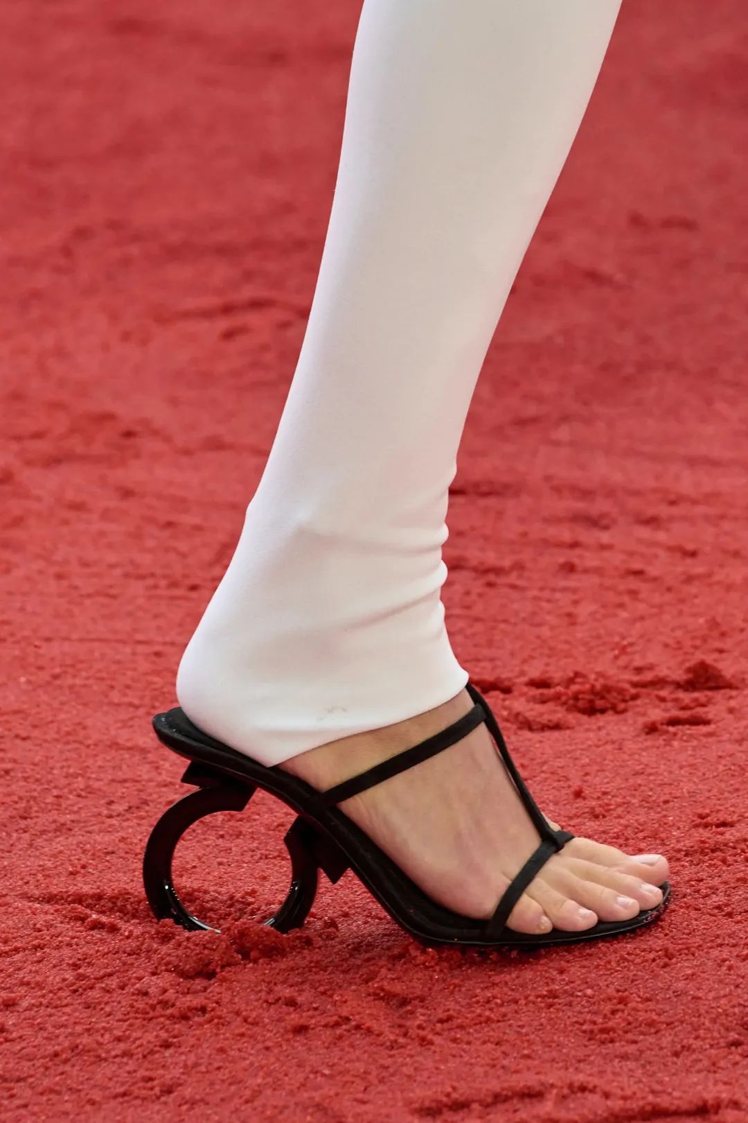 2023年春夏什么样的鞋、包会流行,米兰时装周都已经告诉你了!休闲区蓝鸢梦想 - Www.slyday.coM 2023年春夏什么样的鞋、包会流行,米兰时装周都已经告诉你了!休闲区蓝鸢梦想 - Www.slyday.coM