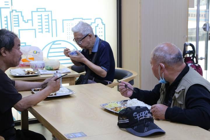 杭州这个点位的老人们有福了,家门口的养老中心开业,能吃饭,能理疗,还能理发休闲区蓝鸢梦想 - Www.slyday.coM 杭州这个点位的老人们有福了,家门口的养老中心开业,能吃饭,能理疗,还能理发休闲区蓝鸢梦想 - Www.slyday.coM