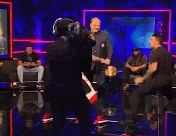 语言不通引发乌龙,俄罗斯选手在发布会现场暴打美国选手:我以为他在侮辱我妈妈休闲区蓝鸢梦想 - Www.slyday.coM 语言不通引发乌龙,俄罗斯选手在发布会现场暴打美国选手:我以为他在侮辱我妈妈休闲区蓝鸢梦想 - Www.slyday.coM