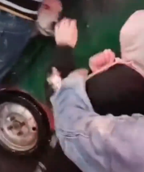 “不就是吃了你的宠物,至于哭成这样吗?”休闲区蓝鸢梦想 - Www.slyday.coM “不就是吃了你的宠物,至于哭成这样吗?”休闲区蓝鸢梦想 - Www.slyday.coM