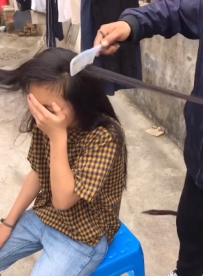 “不就是吃了你的宠物,至于哭成这样吗?”休闲区蓝鸢梦想 - Www.slyday.coM “不就是吃了你的宠物,至于哭成这样吗?”休闲区蓝鸢梦想 - Www.slyday.coM