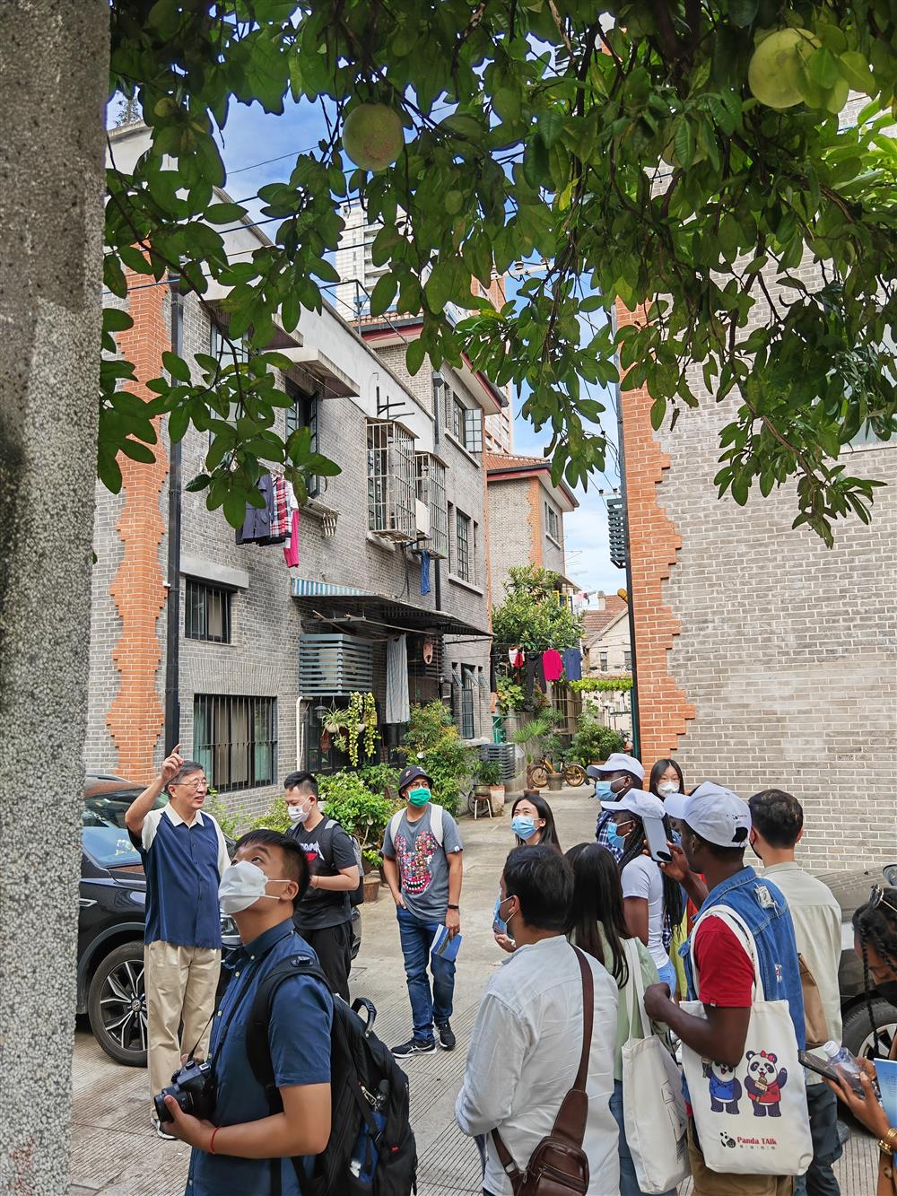 外国人眼中的上海有啥不一样?当年钱学森就是从这条弄堂骑自行车去交大读书…休闲区蓝鸢梦想 - Www.slyday.coM 外国人眼中的上海有啥不一样?当年钱学森就是从这条弄堂骑自行车去交大读书…休闲区蓝鸢梦想 - Www.slyday.coM