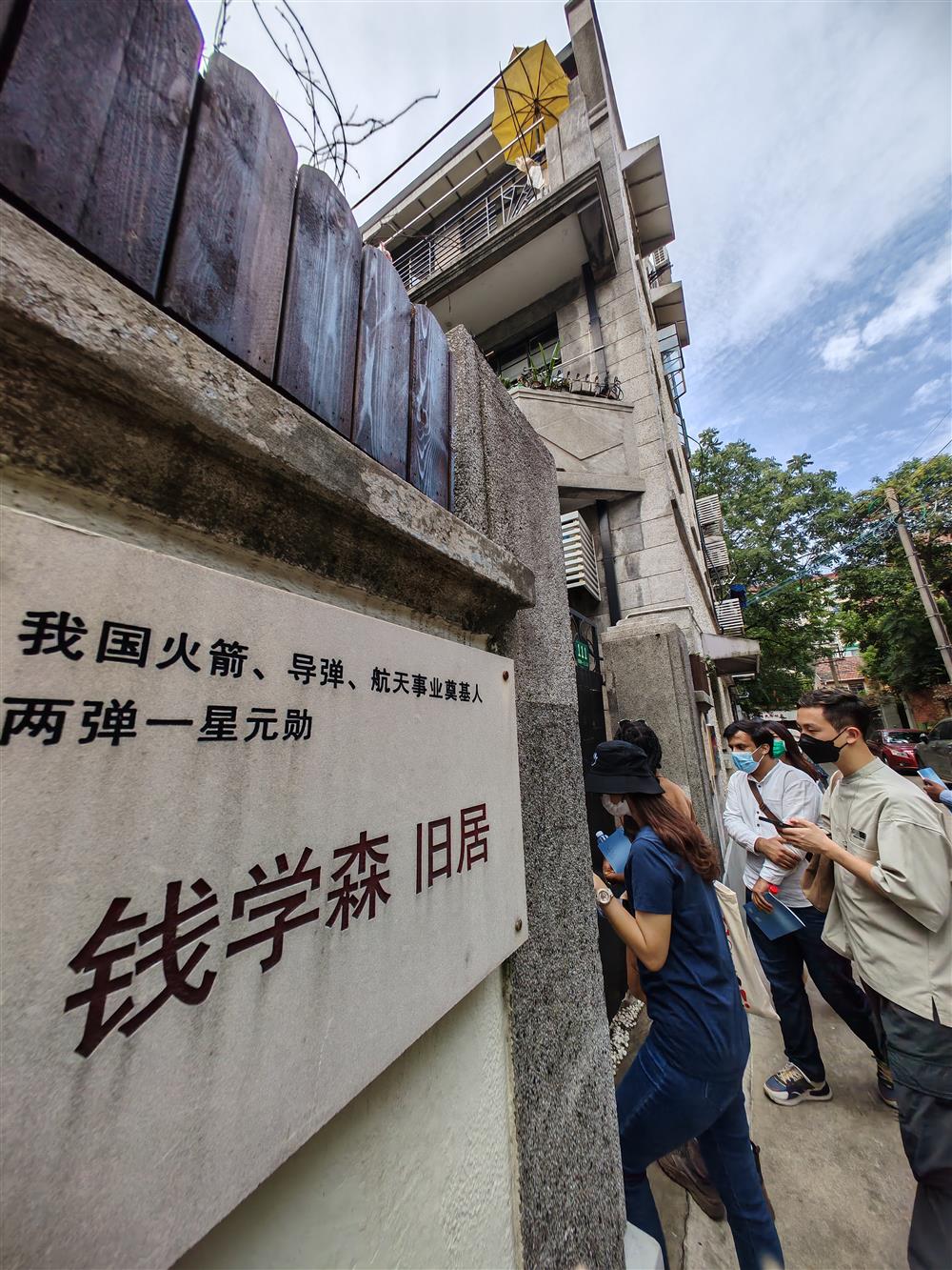 外国人眼中的上海有啥不一样?当年钱学森就是从这条弄堂骑自行车去交大读书…休闲区蓝鸢梦想 - Www.slyday.coM 外国人眼中的上海有啥不一样?当年钱学森就是从这条弄堂骑自行车去交大读书…休闲区蓝鸢梦想 - Www.slyday.coM