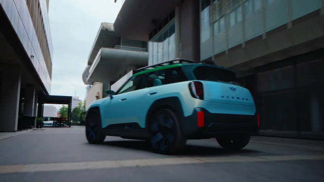 28日，即将迎来63岁生日的MINI品牌在上海举办MINI文化展……