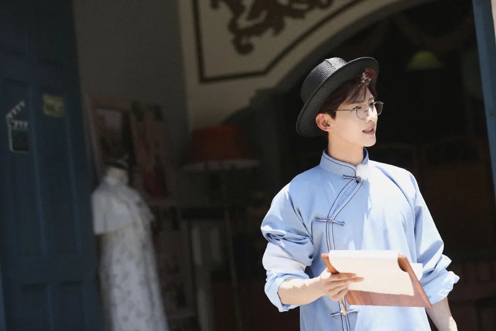 人气小生小花被分手了?周冬雨素质差?白敬亭投靠平台?喻言还有工作?姨太问答休闲区蓝鸢梦想 - Www.slyday.coM 人气小生小花被分手了?周冬雨素质差?白敬亭投靠平台?喻言还有工作?姨太问答休闲区蓝鸢梦想 - Www.slyday.coM