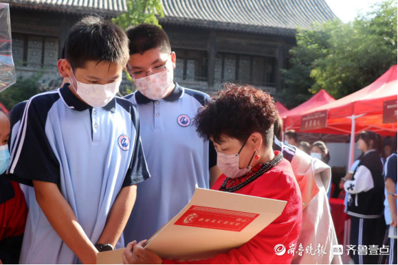 领略传统文化之美——聊城四中开启木版年画研学之旅休闲区蓝鸢梦想 - Www.slyday.coM 领略传统文化之美——聊城四中开启木版年画研学之旅休闲区蓝鸢梦想 - Www.slyday.coM