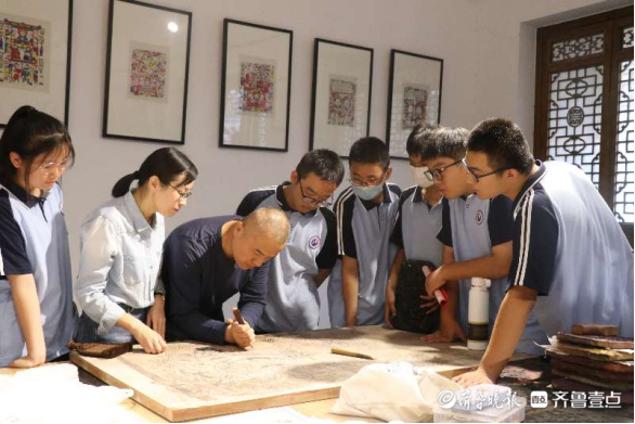 领略传统文化之美——聊城四中开启木版年画研学之旅休闲区蓝鸢梦想 - Www.slyday.coM 领略传统文化之美——聊城四中开启木版年画研学之旅休闲区蓝鸢梦想 - Www.slyday.coM