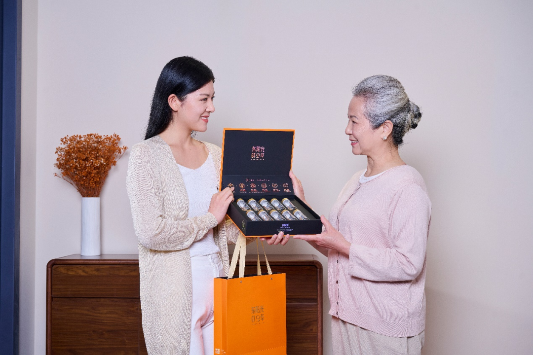 重阳送礼攻略,一份明星同款东阳光鲜虫草送进爸妈心坎里!休闲区蓝鸢梦想 - Www.slyday.coM 重阳送礼攻略,一份明星同款东阳光鲜虫草送进爸妈心坎里!休闲区蓝鸢梦想 - Www.slyday.coM