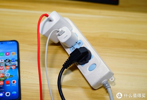 二十多的插线板能买吗?aigo 插线板拆解评测:物有所值不会踩雷休闲区蓝鸢梦想 - Www.slyday.coM 二十多的插线板能买吗?aigo 插线板拆解评测:物有所值不会踩雷休闲区蓝鸢梦想 - Www.slyday.coM