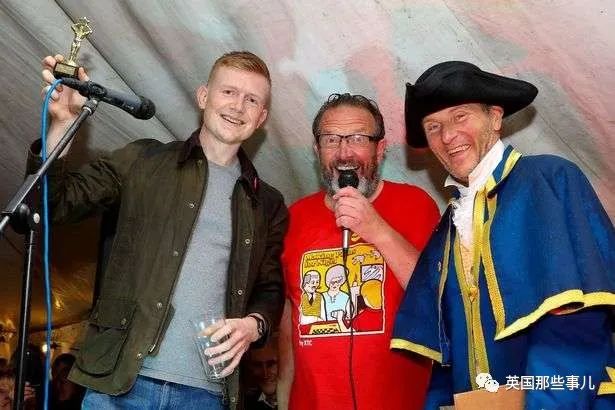 300多个Nigel齐聚一堂!为了守护自己的名字,这老哥也是拼了!休闲区蓝鸢梦想 - Www.slyday.coM 300多个Nigel齐聚一堂!为了守护自己的名字,这老哥也是拼了!休闲区蓝鸢梦想 - Www.slyday.coM