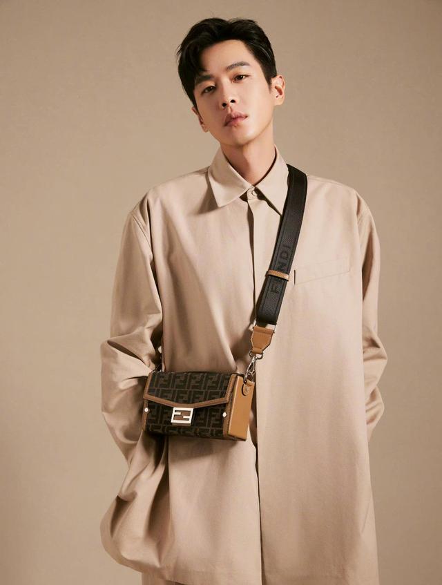 张若昀父亲张健成老赖,欠债千万有钱不还,曾被儿子告上法庭休闲区蓝鸢梦想 - Www.slyday.coM 张若昀父亲张健成老赖,欠债千万有钱不还,曾被儿子告上法庭休闲区蓝鸢梦想 - Www.slyday.coM