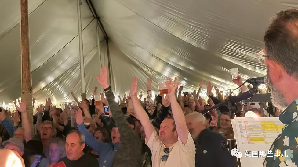 300多个Nigel齐聚一堂!为了守护自己的名字,这老哥也是拼了!休闲区蓝鸢梦想 - Www.slyday.coM 300多个Nigel齐聚一堂!为了守护自己的名字,这老哥也是拼了!休闲区蓝鸢梦想 - Www.slyday.coM