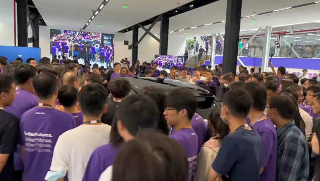 集度员工独享惊喜，还能和概念车这么像！