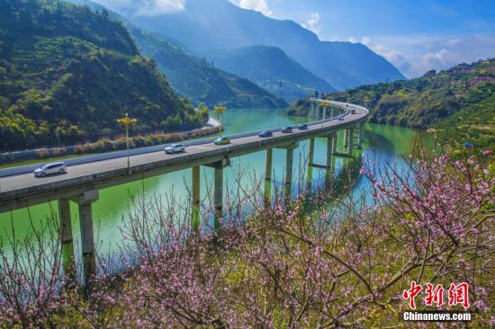 【江河奔腾看中国】万里长江,只此三峡休闲区蓝鸢梦想 - Www.slyday.coM 【江河奔腾看中国】万里长江,只此三峡休闲区蓝鸢梦想 - Www.slyday.coM