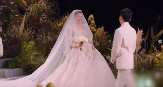 张智霖袁咏仪在披荆斩棘补办婚礼,戴纸戒指甜蜜拥抱亲吻画面感人休闲区蓝鸢梦想 - Www.slyday.coM 张智霖袁咏仪在披荆斩棘补办婚礼,戴纸戒指甜蜜拥抱亲吻画面感人休闲区蓝鸢梦想 - Www.slyday.coM