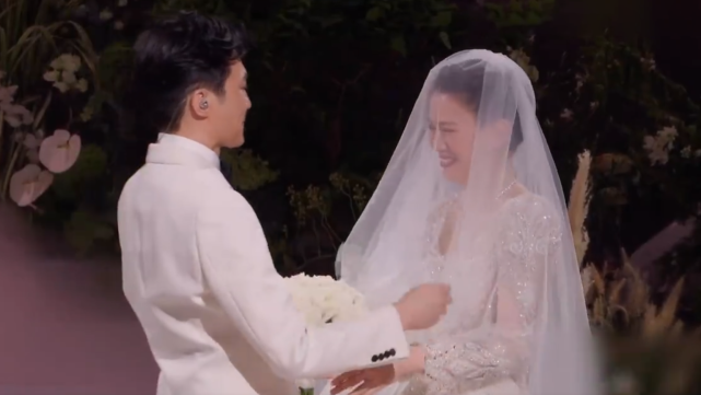 张智霖袁咏仪在披荆斩棘补办婚礼,戴纸戒指甜蜜拥抱亲吻画面感人休闲区蓝鸢梦想 - Www.slyday.coM 张智霖袁咏仪在披荆斩棘补办婚礼,戴纸戒指甜蜜拥抱亲吻画面感人休闲区蓝鸢梦想 - Www.slyday.coM