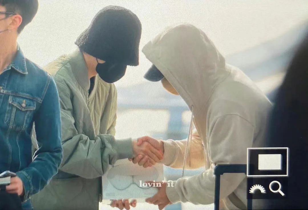 橘子晚报/邓为机场耍大牌?赵珂恋情?张智霖袁咏仪婚礼现场休闲区蓝鸢梦想 - Www.slyday.coM 橘子晚报/邓为机场耍大牌?赵珂恋情?张智霖袁咏仪婚礼现场休闲区蓝鸢梦想 - Www.slyday.coM