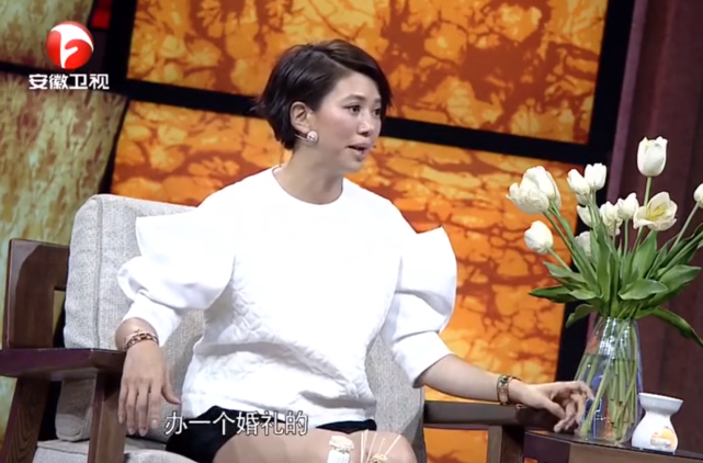 张智霖袁咏仪在披荆斩棘补办婚礼,戴纸戒指甜蜜拥抱亲吻画面感人休闲区蓝鸢梦想 - Www.slyday.coM 张智霖袁咏仪在披荆斩棘补办婚礼,戴纸戒指甜蜜拥抱亲吻画面感人休闲区蓝鸢梦想 - Www.slyday.coM