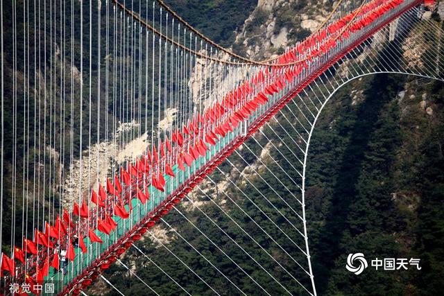 氛围感拉满!国庆节将至 全国各地街头五星红旗迎风招展休闲区蓝鸢梦想 - Www.slyday.coM 氛围感拉满!国庆节将至 全国各地街头五星红旗迎风招展休闲区蓝鸢梦想 - Www.slyday.coM