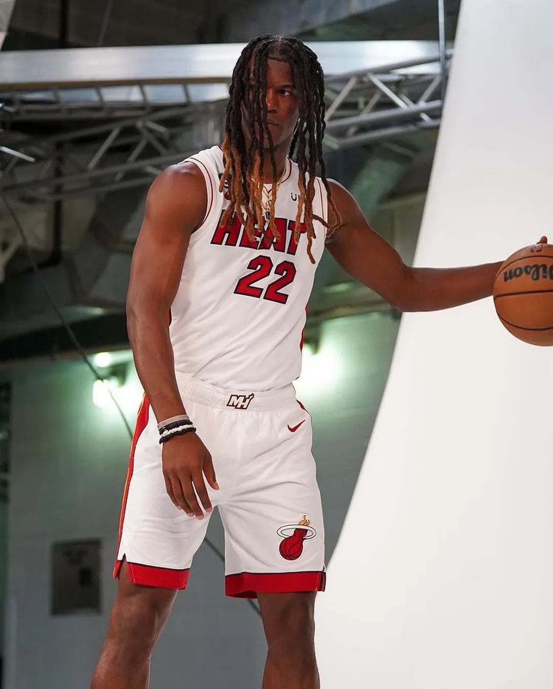 分析巴特勒领袖作用及年轻球员成长对进攻端的积极影响