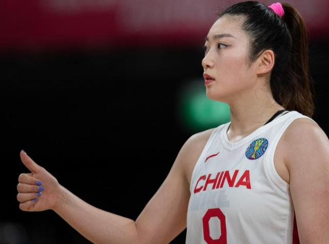 17时30分！CCTV5直播，中国女篮冲击决赛，面对东道主要小心裁判