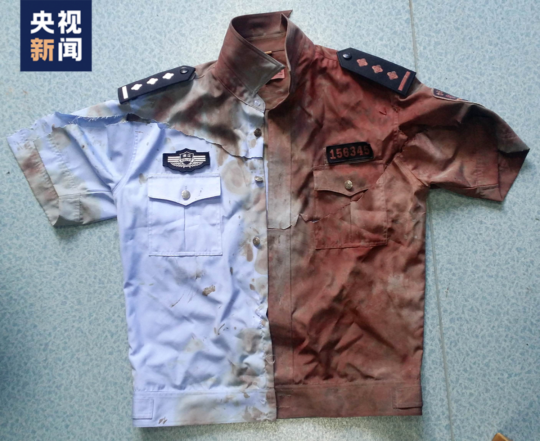 他的警服曾被鲜血染红,小女儿的心愿看哭了休闲区蓝鸢梦想 - Www.slyday.coM 他的警服曾被鲜血染红,小女儿的心愿看哭了休闲区蓝鸢梦想 - Www.slyday.coM