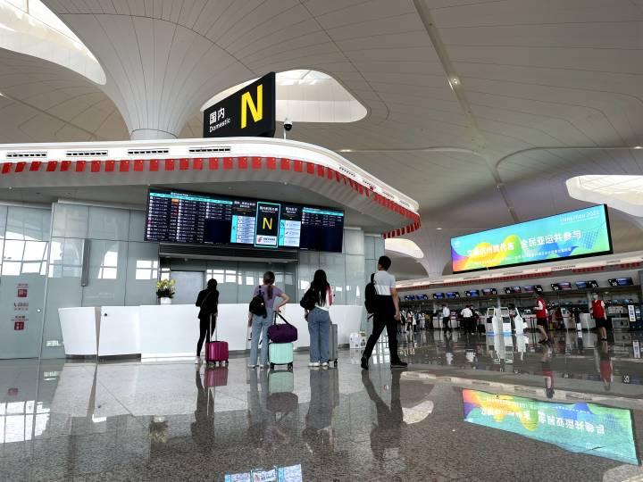 T4航站楼迎首个长假,国庆坐飞机出行的看过来,杭州机场有几点重要提醒休闲区蓝鸢梦想 - Www.slyday.coM T4航站楼迎首个长假,国庆坐飞机出行的看过来,杭州机场有几点重要提醒休闲区蓝鸢梦想 - Www.slyday.coM