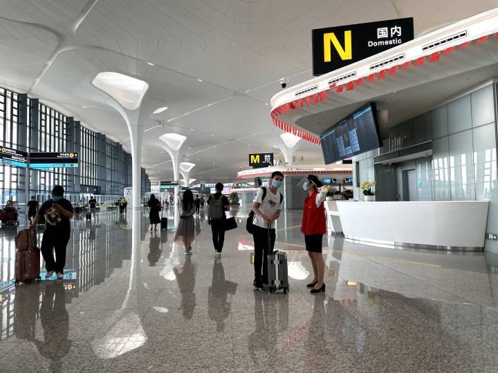 T4航站楼迎首个长假,国庆坐飞机出行的看过来,杭州机场有几点重要提醒休闲区蓝鸢梦想 - Www.slyday.coM T4航站楼迎首个长假,国庆坐飞机出行的看过来,杭州机场有几点重要提醒休闲区蓝鸢梦想 - Www.slyday.coM