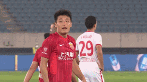 武磊本场打入两球。