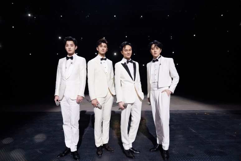 这磕了30年的糖!张智霖袁咏仪“披荆斩棘”补办婚礼休闲区蓝鸢梦想 - Www.slyday.coM 这磕了30年的糖!张智霖袁咏仪“披荆斩棘”补办婚礼休闲区蓝鸢梦想 - Www.slyday.coM