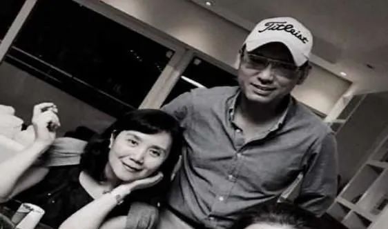 因《北京人在纽约》爆红,嫁初恋30年,被3个男人宠爱,如今竟成“恶婆婆”休闲区蓝鸢梦想 - Www.slyday.coM 因《北京人在纽约》爆红,嫁初恋30年,被3个男人宠爱,如今竟成“恶婆婆”休闲区蓝鸢梦想 - Www.slyday.coM