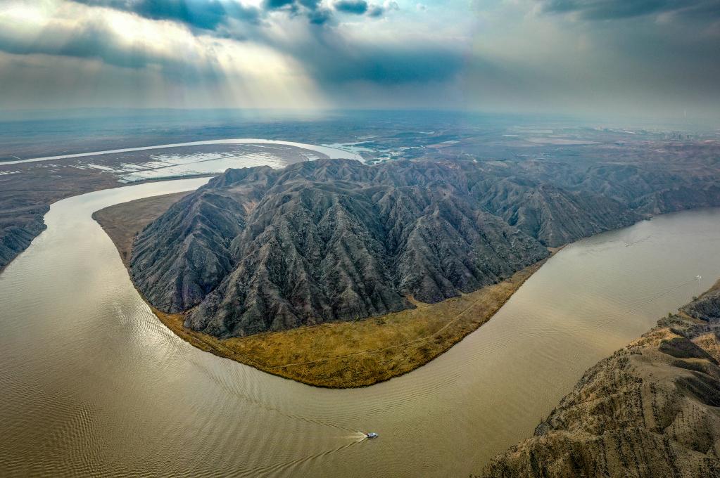 2020年4月5日拍摄的青铜峡黄河大峡谷风光(无人机照片)。新华社记者 冯开华 摄