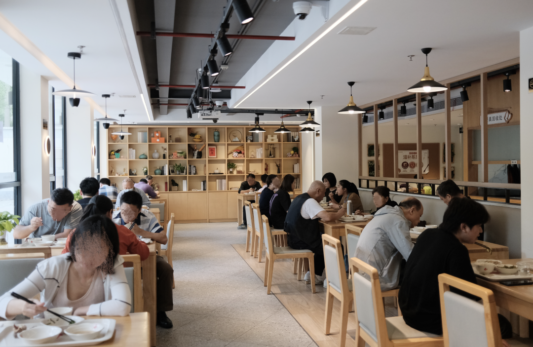 为什么上海的长者食堂越来越多了休闲区蓝鸢梦想 - Www.slyday.coM 为什么上海的长者食堂越来越多了休闲区蓝鸢梦想 - Www.slyday.coM