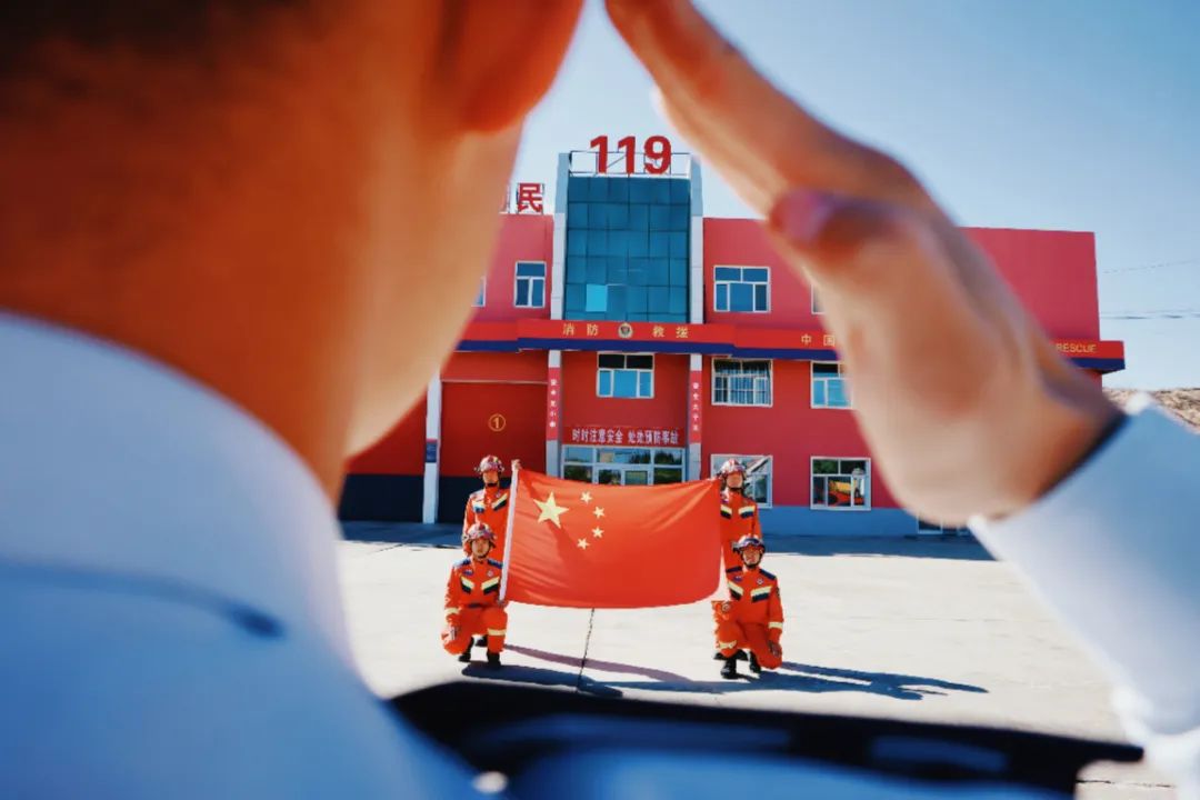 火焰蓝守护中国红休闲区蓝鸢梦想 - Www.slyday.coM 火焰蓝守护中国红休闲区蓝鸢梦想 - Www.slyday.coM