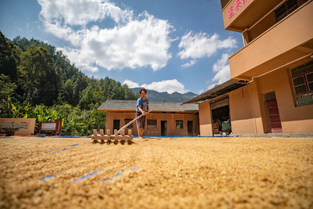 祖国母亲,我们不变的深情与信仰!休闲区蓝鸢梦想 - Www.slyday.coM 祖国母亲,我们不变的深情与信仰!休闲区蓝鸢梦想 - Www.slyday.coM