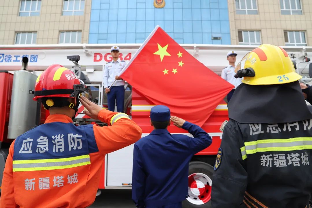 火焰蓝守护中国红休闲区蓝鸢梦想 - Www.slyday.coM 火焰蓝守护中国红休闲区蓝鸢梦想 - Www.slyday.coM