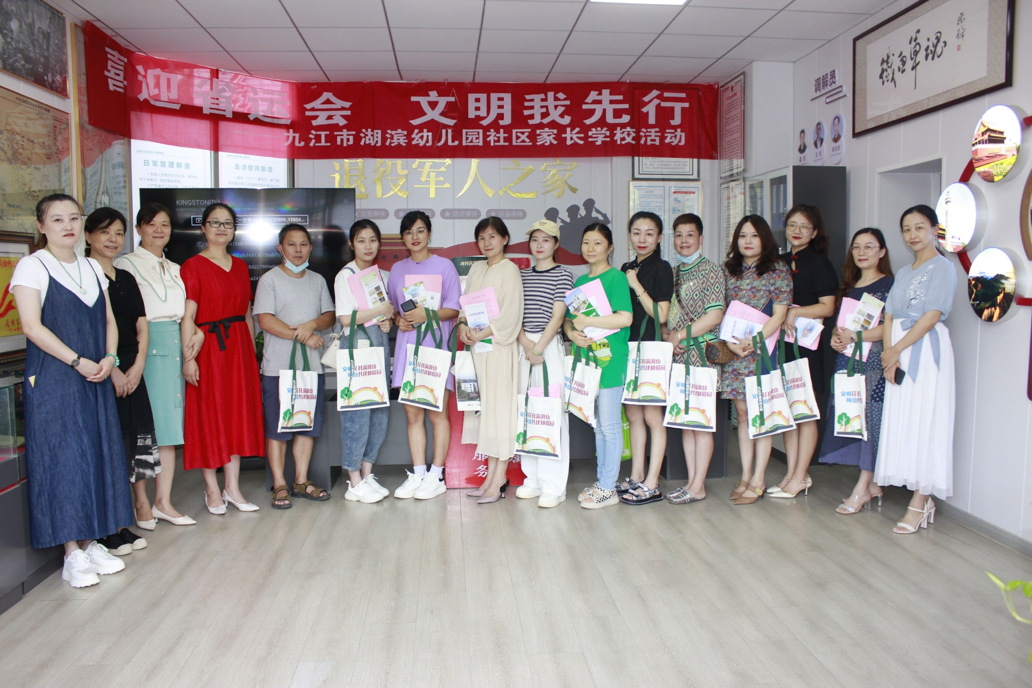 九江市湖滨幼儿园开展国庆期间系列社会宣传活动(图5) 九江市湖滨幼儿园开展国庆期间系列社会宣传活动(图5)