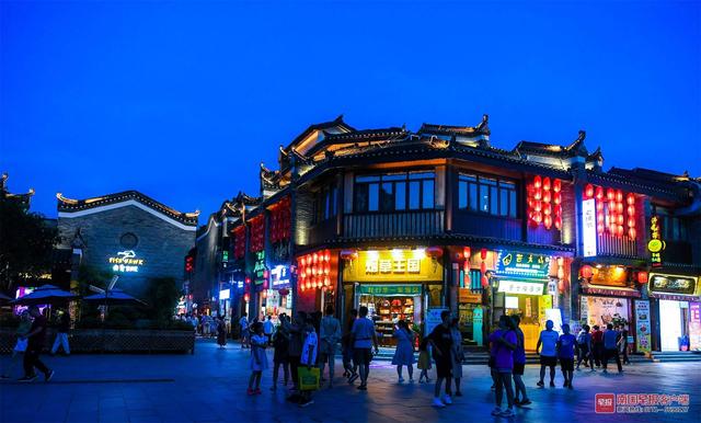 晚安十点(2022.10.1)丨城市夜间照明模式(节日版)开启,氛围感拉满了休闲区蓝鸢梦想 - Www.slyday.coM 晚安十点(2022.10.1)丨城市夜间照明模式(节日版)开启,氛围感拉满了休闲区蓝鸢梦想 - Www.slyday.coM