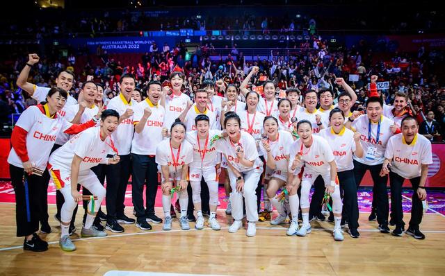 中国女篮获世界杯亚军,李梦举动很暖心!郑薇当选世界杯最佳教练休闲区蓝鸢梦想 - Www.slyday.coM 中国女篮获世界杯亚军,李梦举动很暖心!郑薇当选世界杯最佳教练休闲区蓝鸢梦想 - Www.slyday.coM